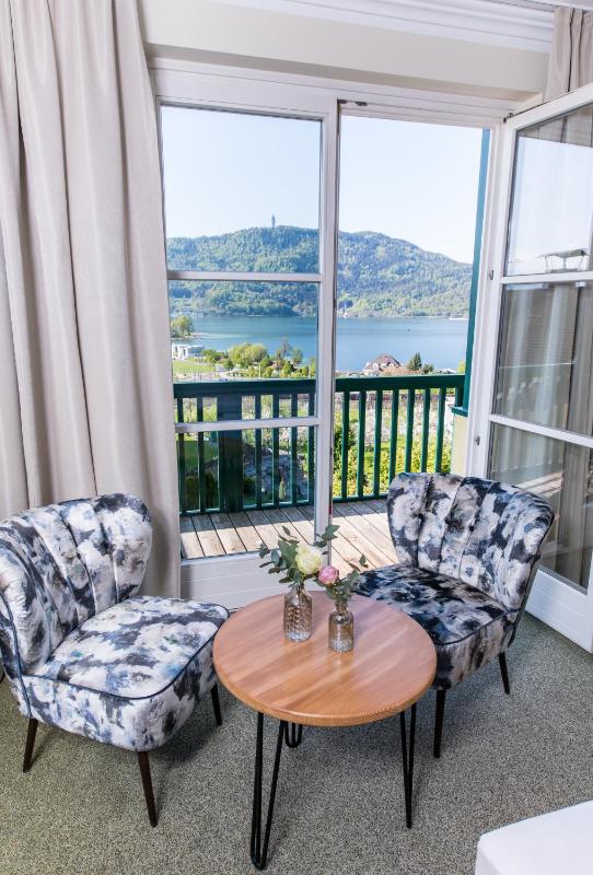 Double Room with Balcony and Lake View image 3