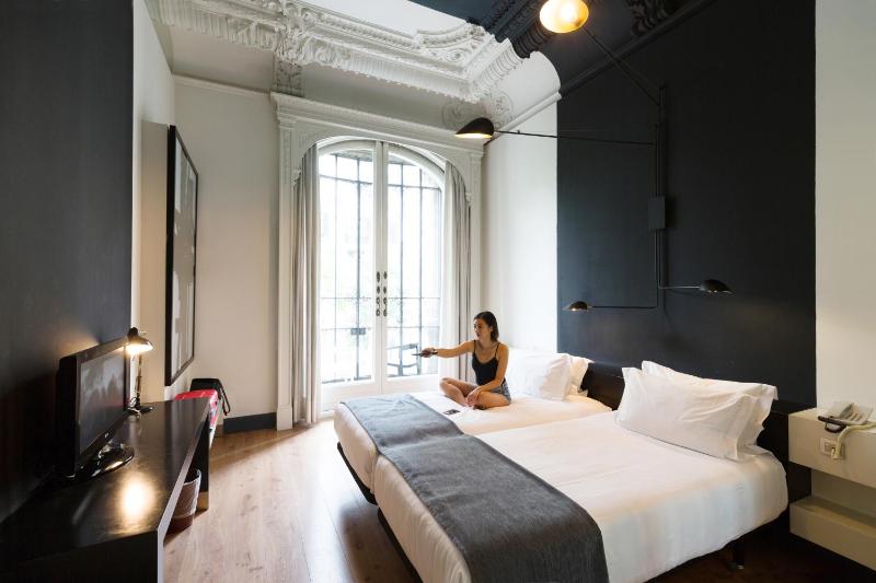 Deluxe Double Room image 2