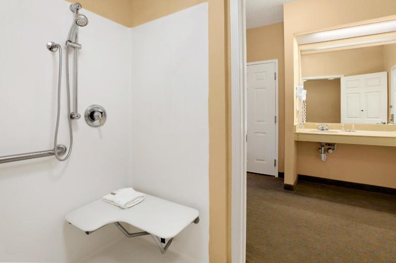 Double Room - Disability Access/Non-Smoking image 3