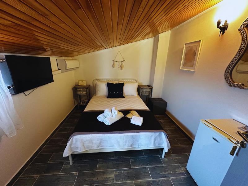 Economy Double Room image 1