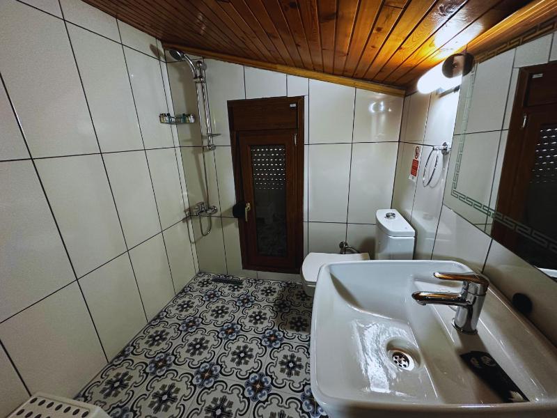 Budget Double Room image 2