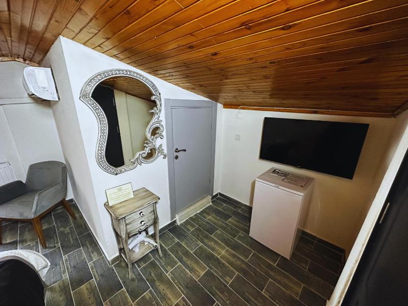 Budget Double Room image 4