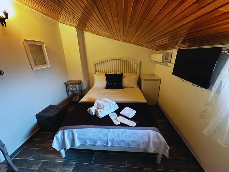 Economy Double Room image 2