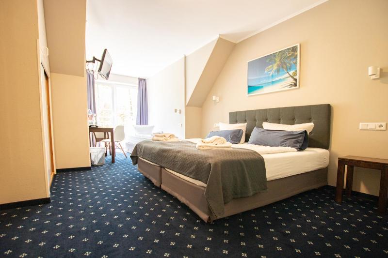 Double Room with Balcony image 4