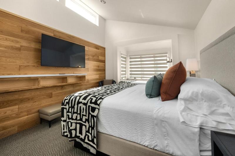 Garden Court - Classic Triple Room  image 1