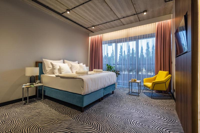 Deluxe Double Room with Balcony image 1