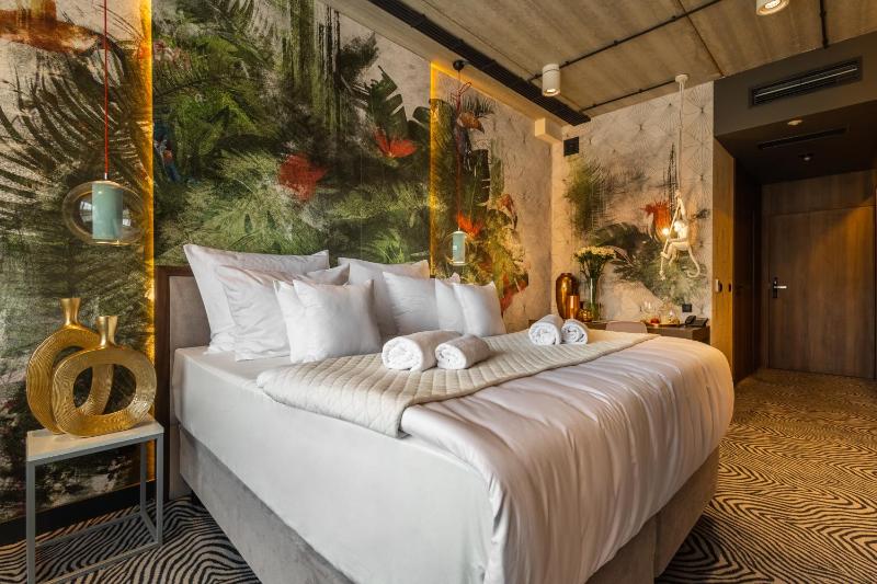Deluxe Double Room image 1