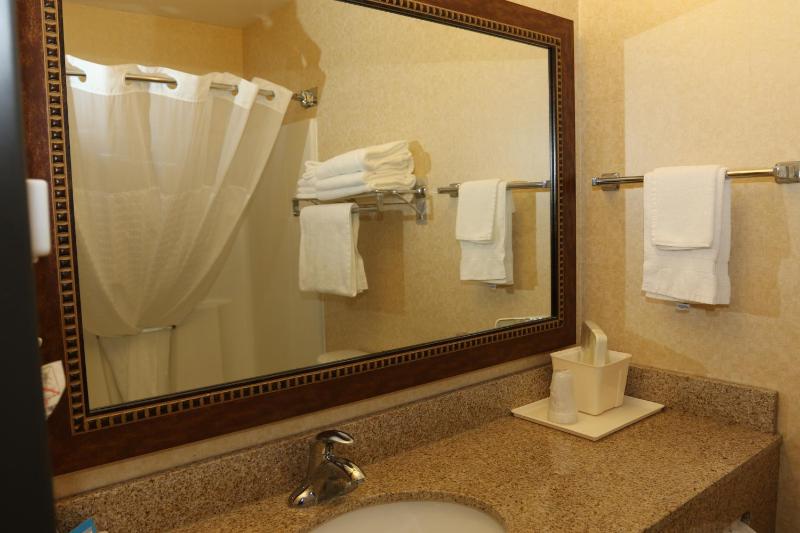 King Room - Non-Smoking image 3