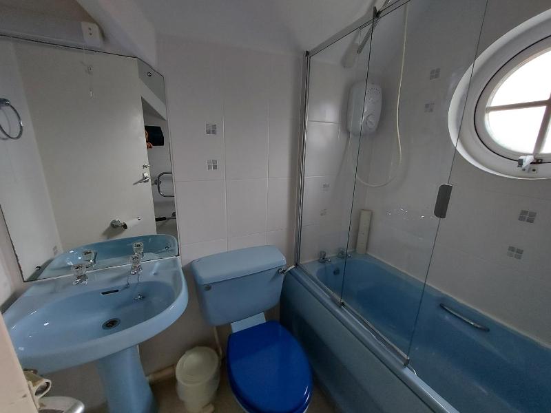 Double Room with Private Bathroom image 1