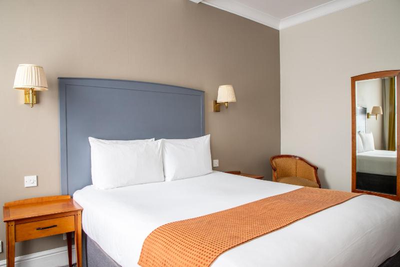 Double Room image 3