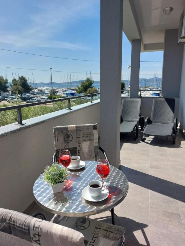 Apartment with Sea View image 4