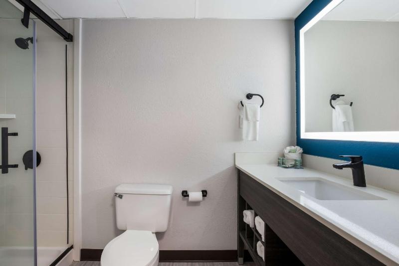 King Suite with Spa Bath - Non-Smoking image 4