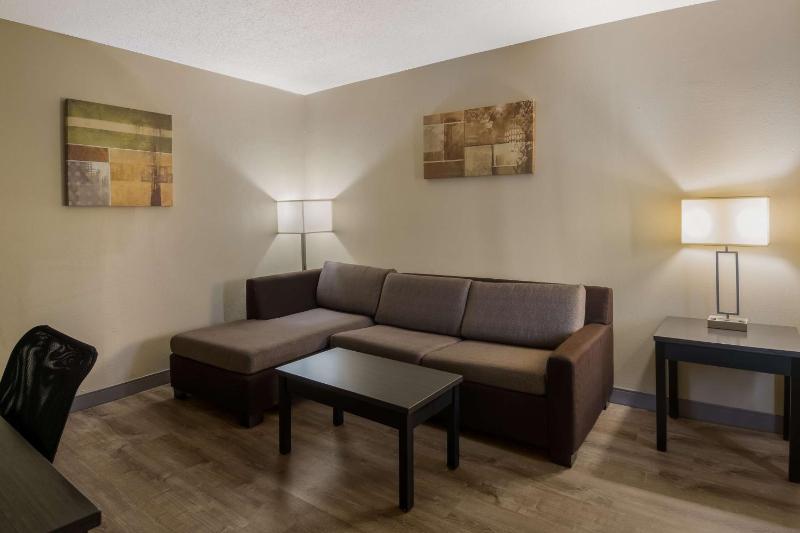 King Suite with Sofa Bed - Non-Smoking image 4