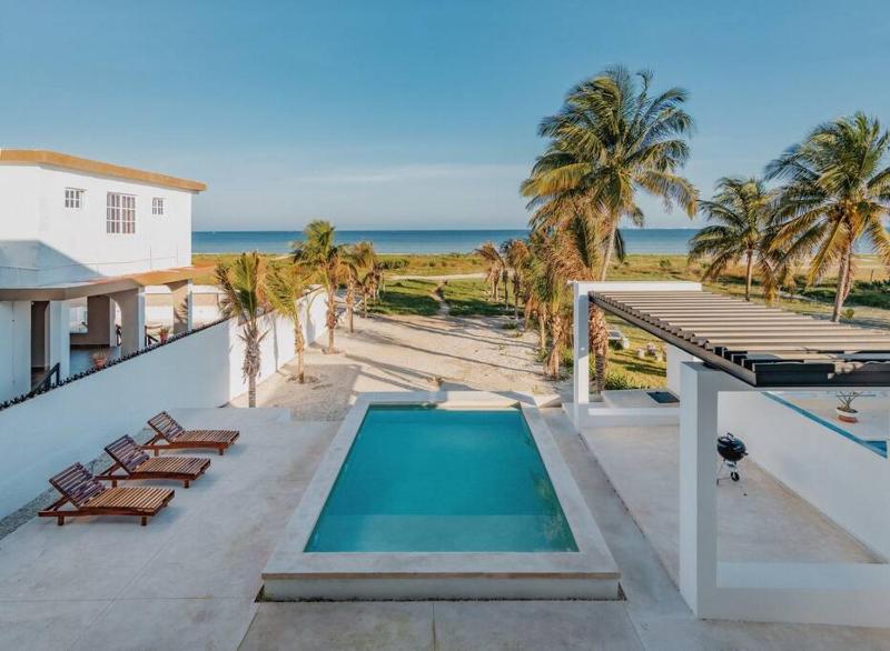 Villa de lujo frente al mar de Progreso Images