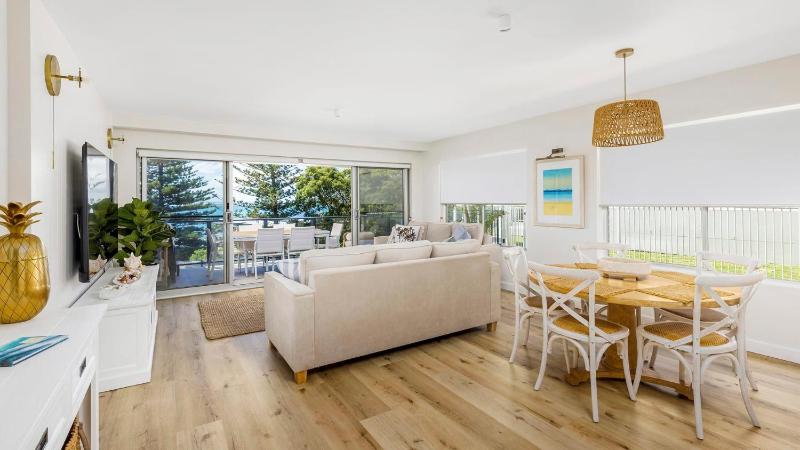 Luxury Escape Sundeck Shoal Bay - image 18