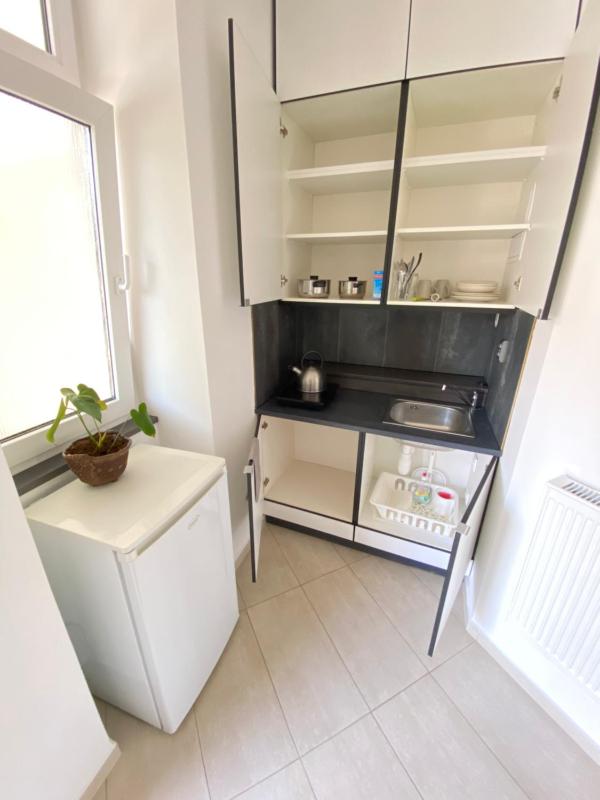 Standard Triple Studio image 2