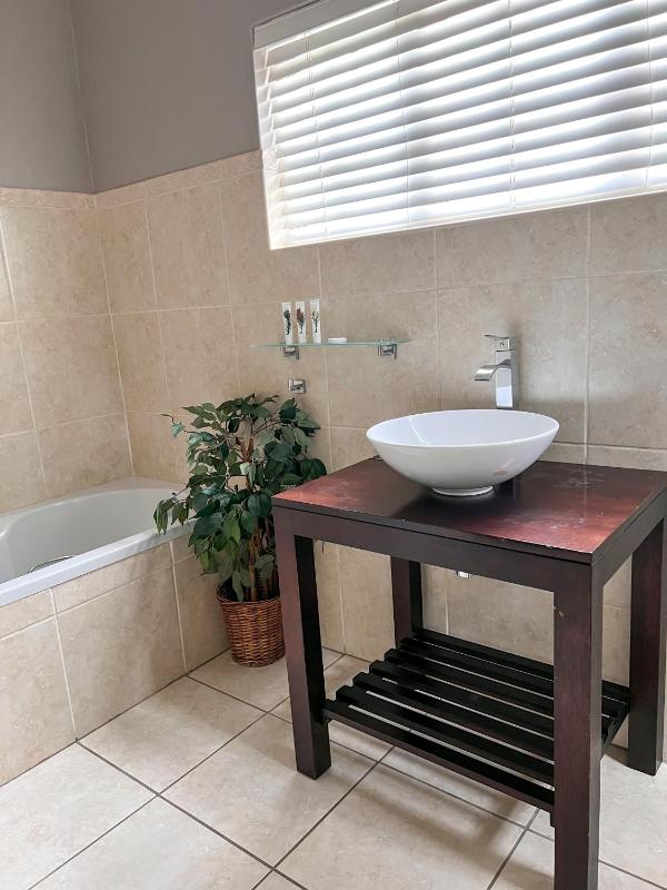 Bunkers Inn Guesthouse - image 9