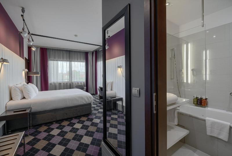 Premium King Room with River View image 4