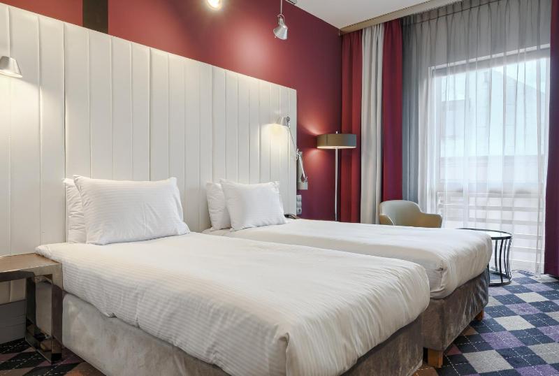 Standard Twin Room image 4