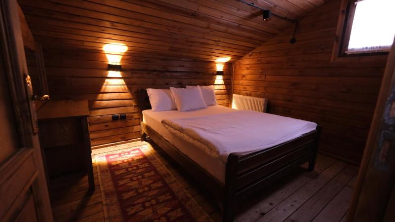 Deluxe Quadruple Room image 2
