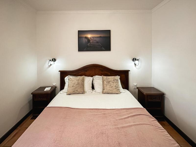 Apartment with Mountain View image 1