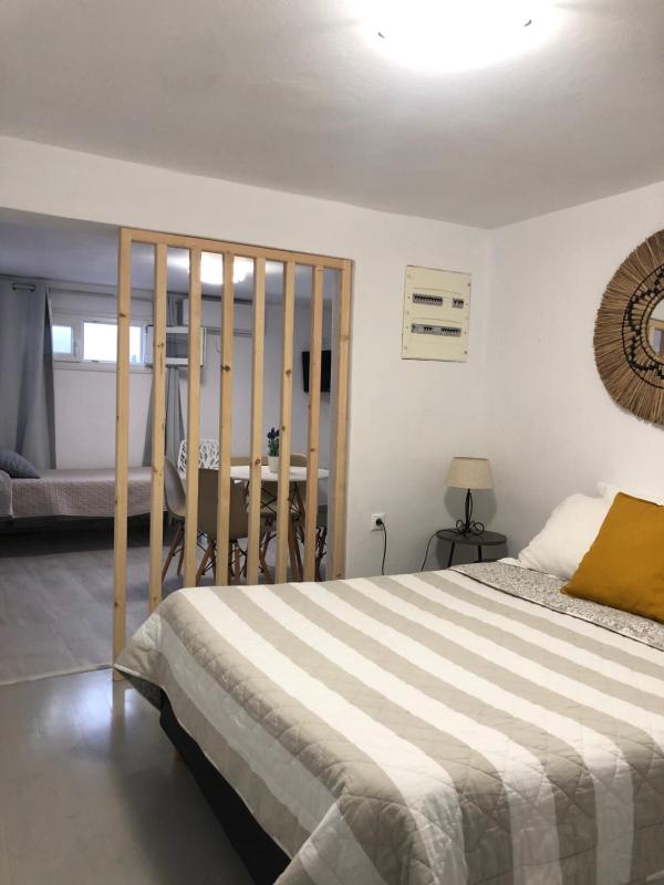 One-Bedroom Apartment image 4