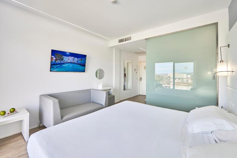 Deluxe Double Room image 3