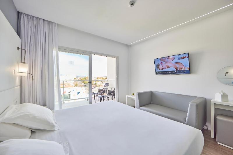Deluxe Double Room image 4