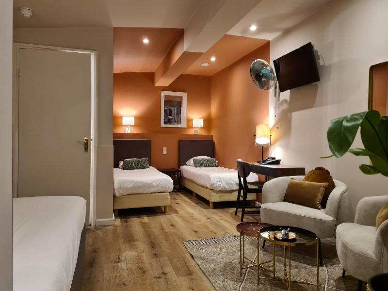 Quadruple Room image 3