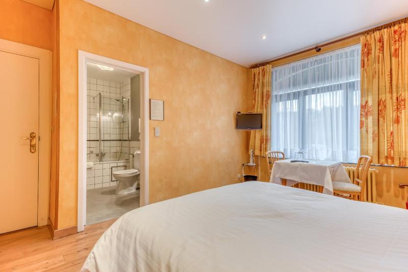 Double Room image 1