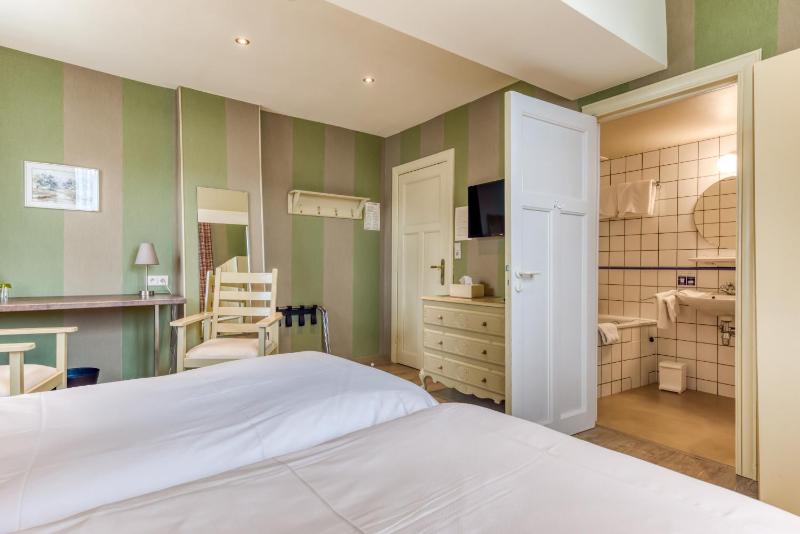 Twin Room image 1