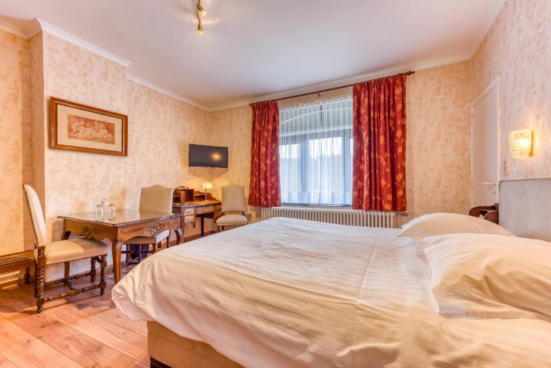 Double Room image 4
