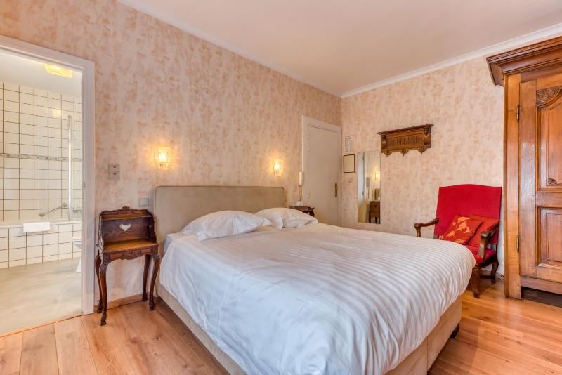 Double Room image 3