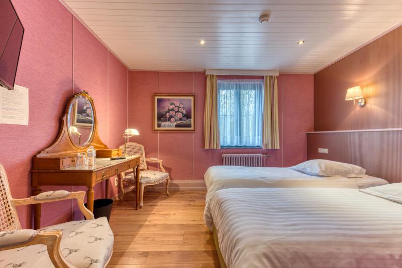 Twin Room image 3