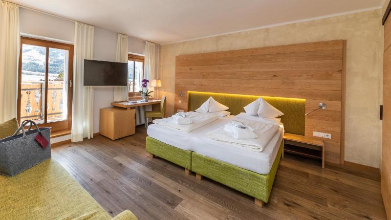 Deluxe Double Room image 3