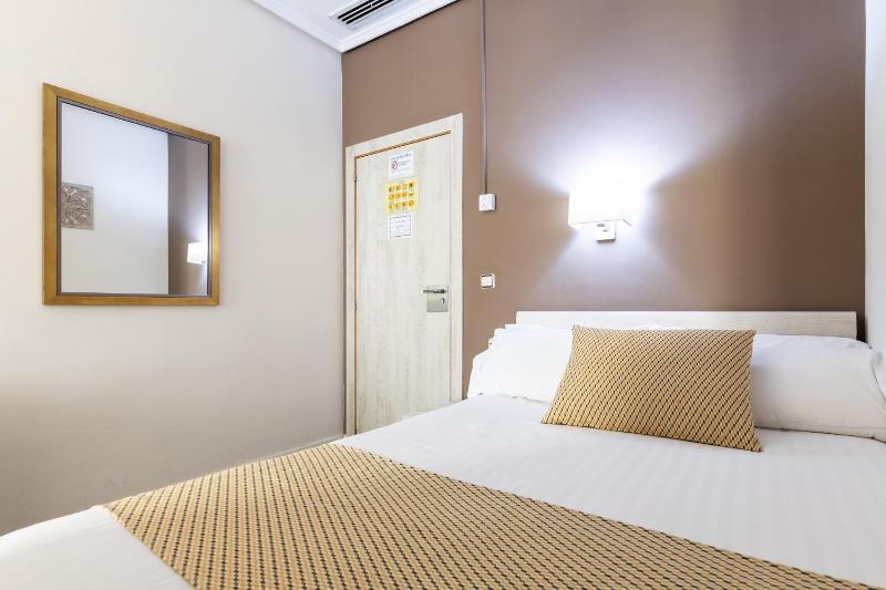 Single Room image 3