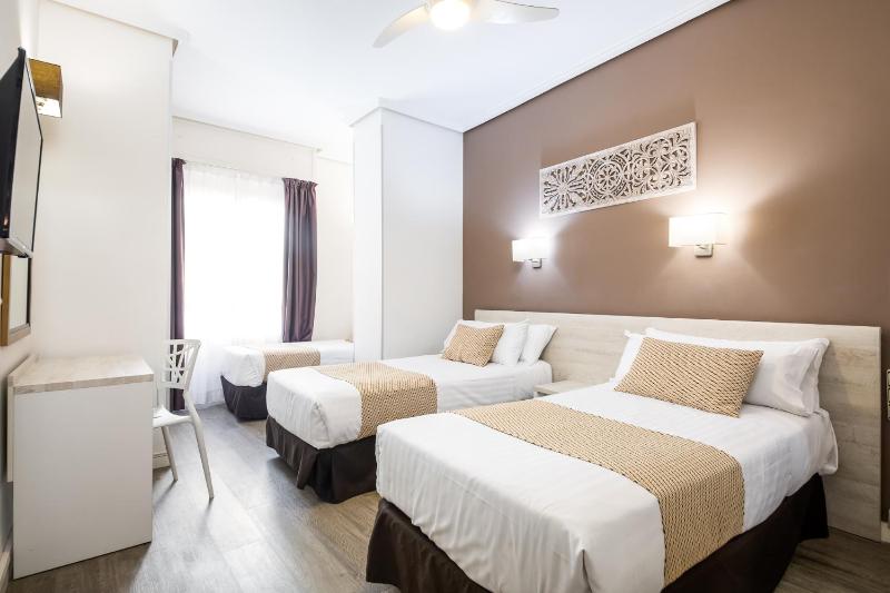 Triple Room (3 Adults) image 1