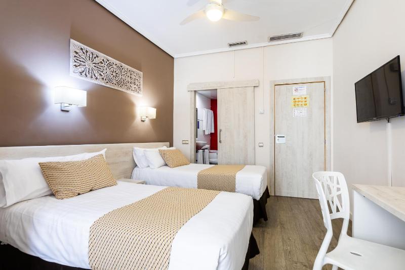 Sweet Hotel Continental - image 5