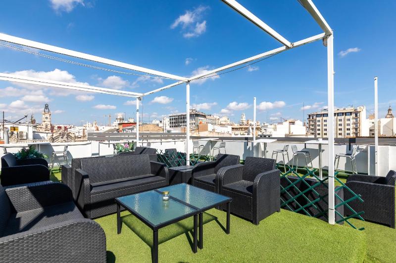 Sweet Hotel Continental - image 3
