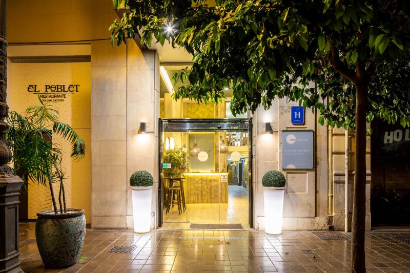Sweet Hotel Continental - image 14