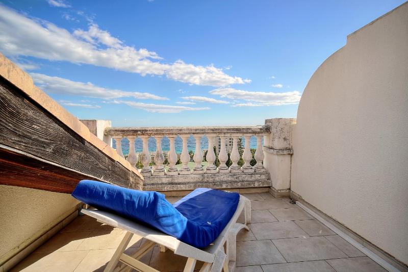Upstays - 2 Br - sea view - Swimming pool - image 30