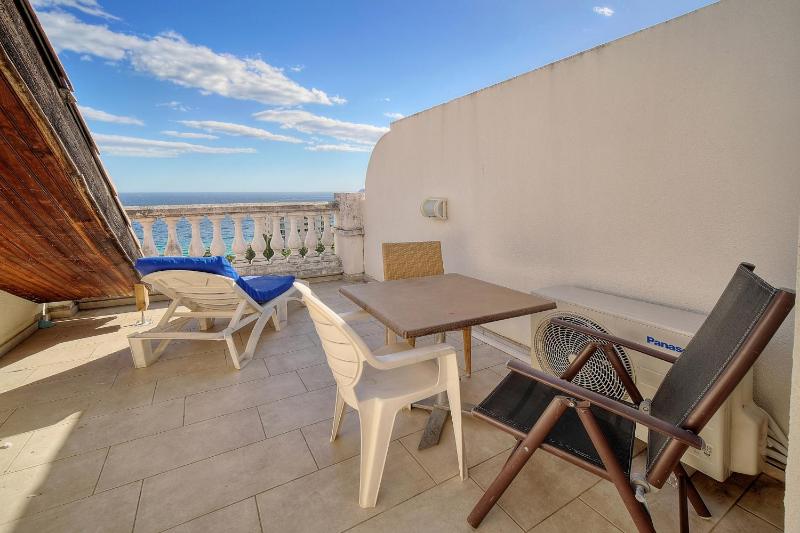 Upstays - 2 Br - sea view - Swimming pool - image 25