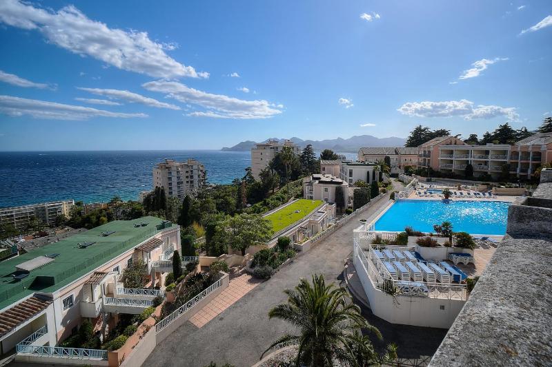 Upstays - 2 Br - sea view - Swimming pool - image 18