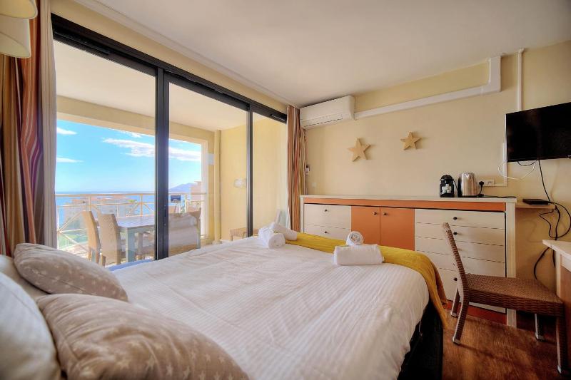 Upstays - 2 Br - sea view - Swimming pool - image 8