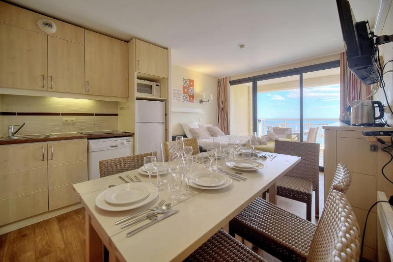 Upstays - 2 Br - sea view - Swimming pool - image 6
