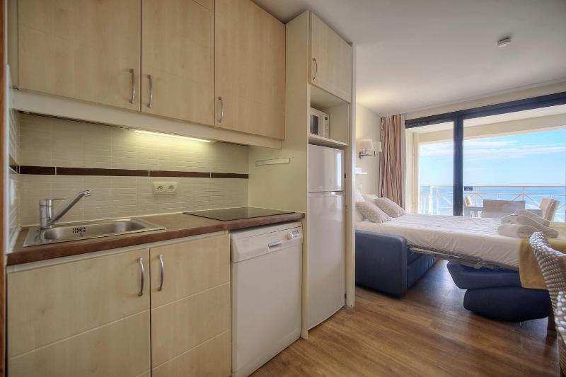 Upstays - 2 Br - sea view - Swimming pool - image 21