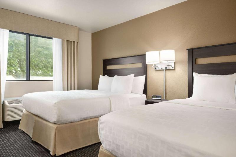 Double Room with Two Double Beds - Mobility Access/Non-Smoking image 4