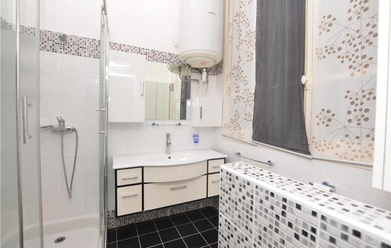 Stunning Apartment In Menton With Wifi - image 8
