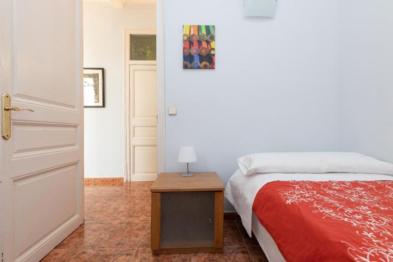 ApartEasy - Modernist flat in Eixample center - image 6