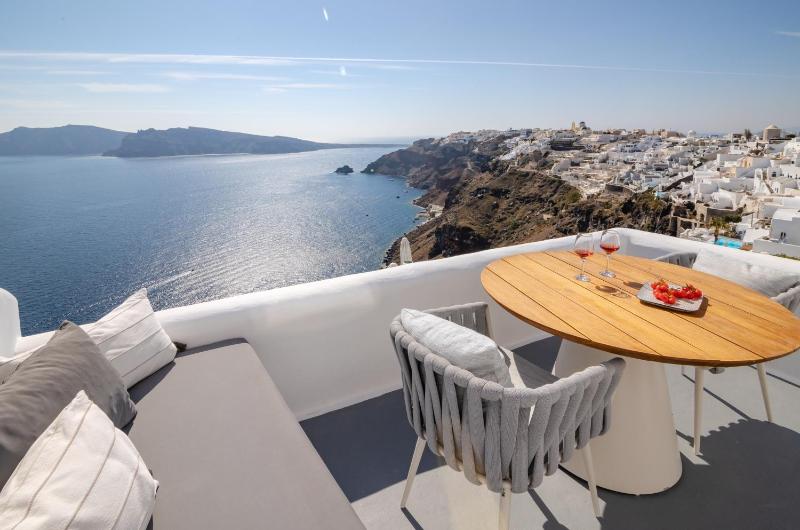 The Cook's Maisonette with Hot Tub & Caldera View  image 1